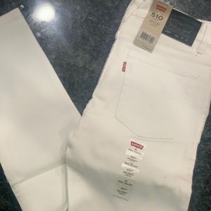 White Levi’s 510 skinny jeans. Size 18 Reg 29 x 29